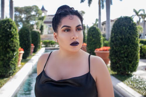 有关女人, 意大利面条皮带, 摆姿势的免费素材图片