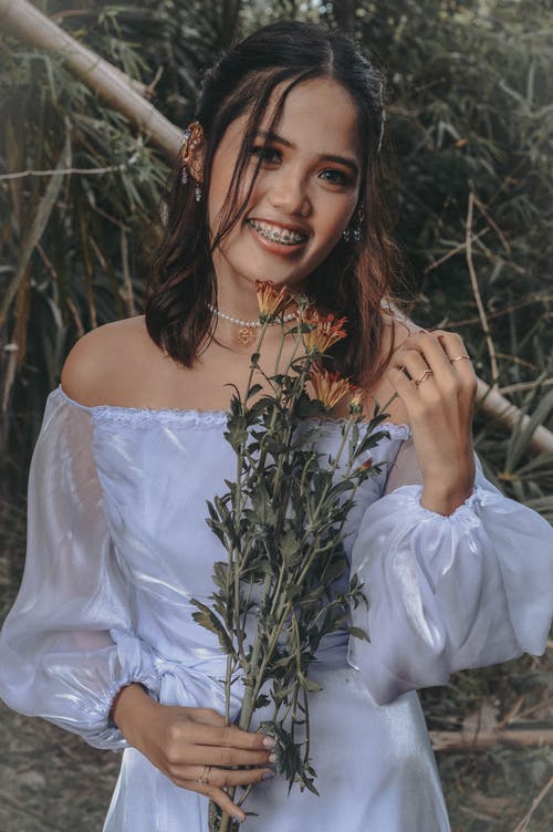 有关垂直拍摄, 女人, 年轻的免费素材图片