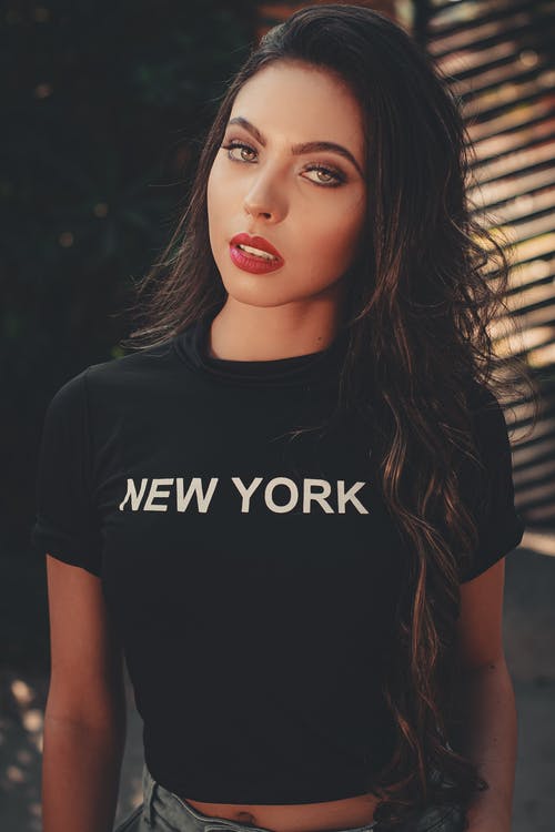 有关中空装, 严肃, 垂直拍摄的免费素材图片