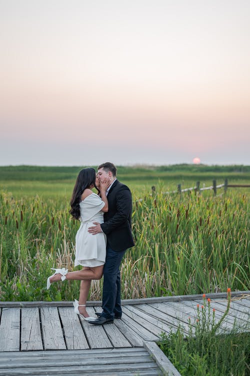 有关一對, 亲热, 吻的免费素材图片