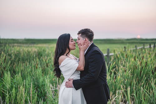 有关一對, 亲热, 吻的免费素材图片