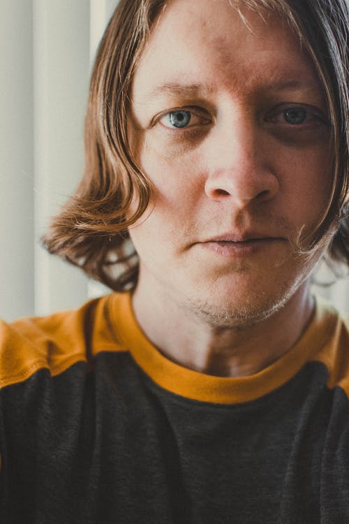 有关好看, 帥氣, 看着相机的免费素材图片