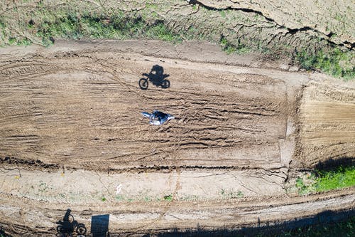 有关俯视图, 摩托车越野赛, 泥泞的免费素材图片