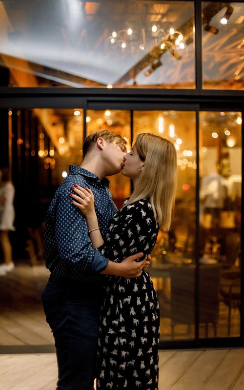 有关一對, 亲热, 接吻的免费素材图片