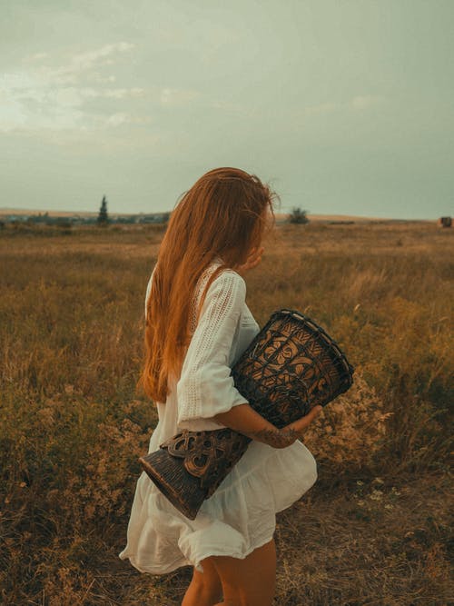 有关喜怒无常, 垂直拍摄, 坏心情的免费素材图片