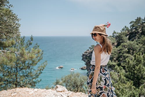 有关墨镜, 女人, 帽子的免费素材图片