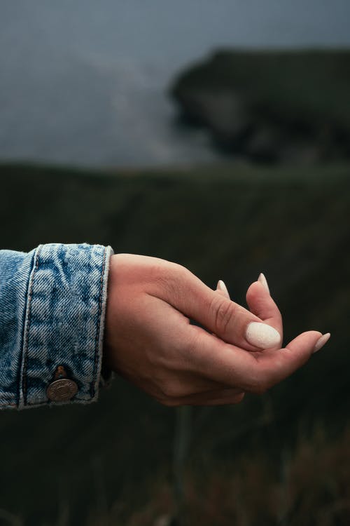 有关垂直拍摄, 手, 景深的免费素材图片