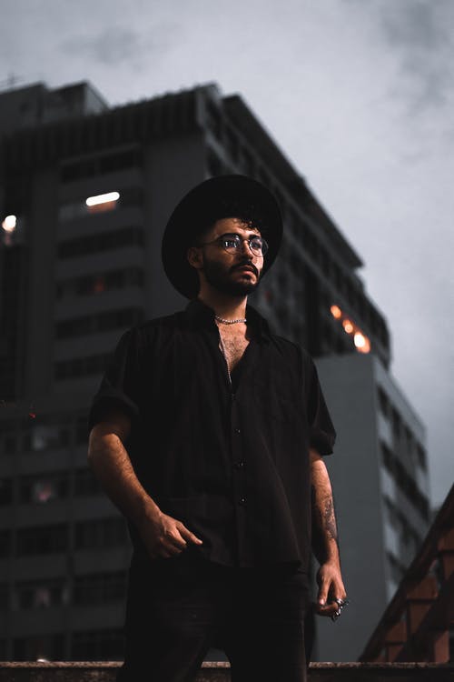 有关人, 低角度拍摄, 摆姿势的免费素材图片