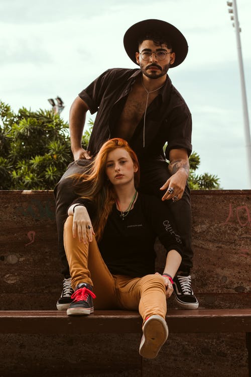 有关一对, 人, 坐的免费素材图片