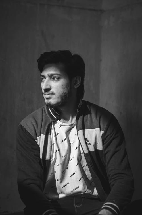 有关人, 單色, 坐的免费素材图片