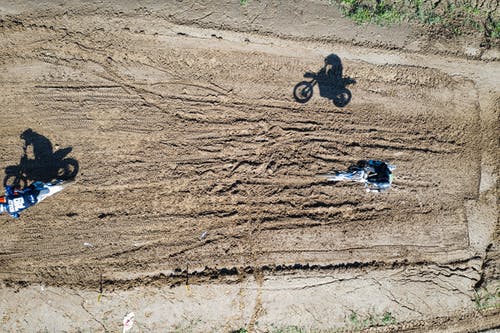 有关摩托车越野赛, 泥土自行车, 泥路的免费素材图片