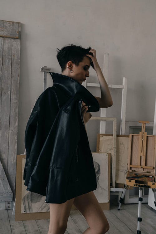 有关乳房, 侧面图, 咖啡色头发的女人的免费素材图片