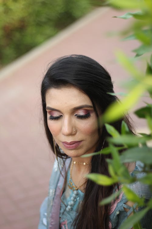 有关人, 咖啡色頭髮的女人, 垂直拍摄的免费素材图片