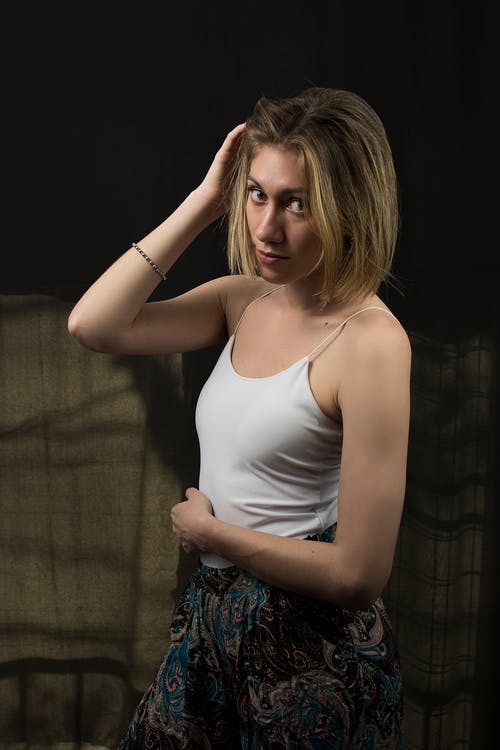 有关人, 垂直拍摄, 女人的免费素材图片