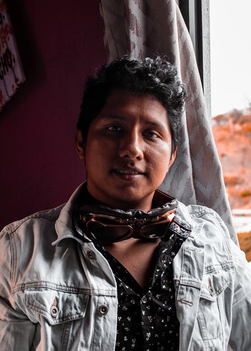 有关人, 垂直拍摄, 微笑的免费素材图片