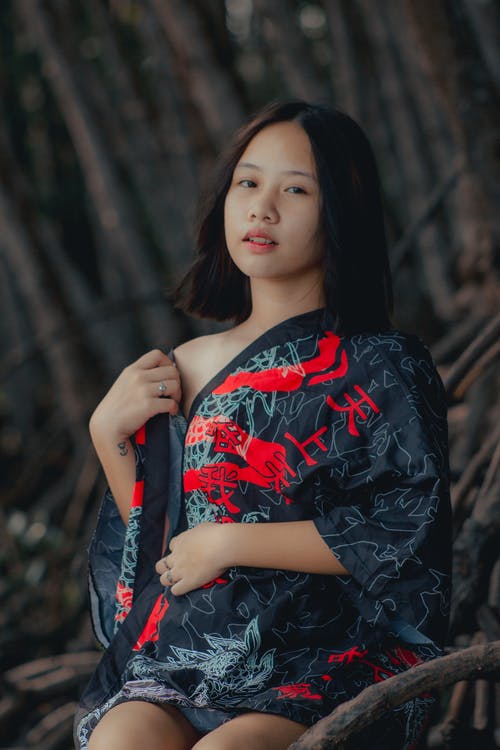 有关垂直拍摄, 女孩, 擺姿勢的免费素材图片