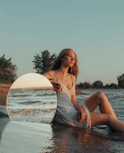 有关Copyspace, 倚, 反射的免费素材图片