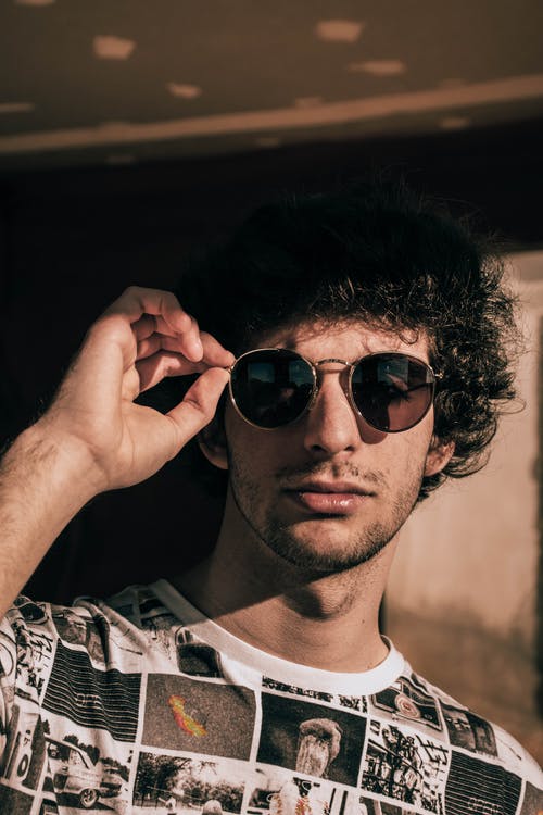 有关人, 垂直拍摄, 墨鏡的免费素材图片