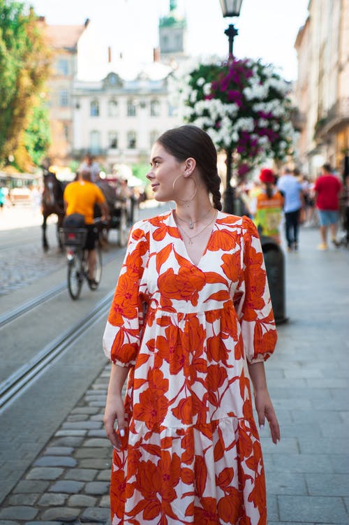 有关側面圖, 咖啡色頭髮的女人, 垂直拍摄的免费素材图片