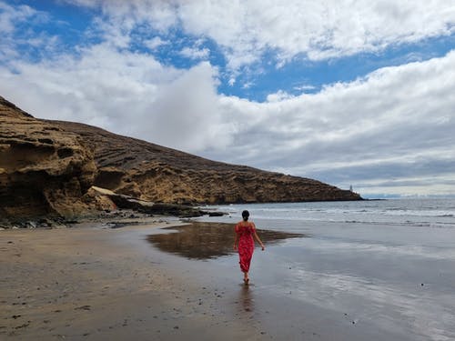 有关夏天, 女人, 山边的免费素材图片