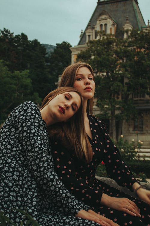 有关咖啡色头发的女人, 嘴唇, 垂直拍摄的免费素材图片