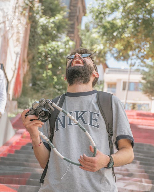 有关人, 向上看, 圆领t恤的免费素材图片