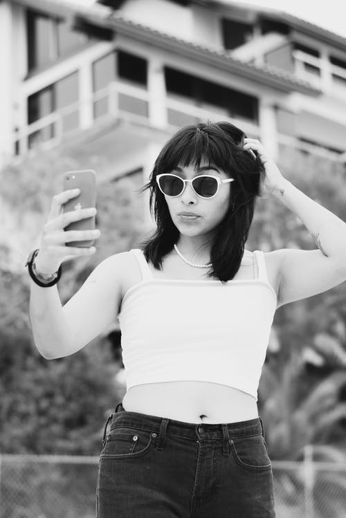 有关中空装, 垂直拍摄, 墨镜的免费素材图片