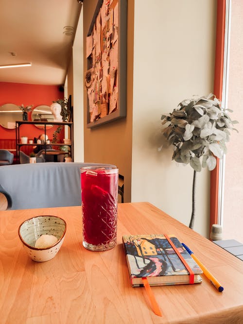 有关喝, 垂直拍摄, 水杯的免费素材图片