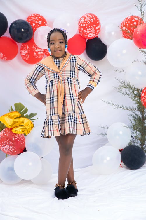 有关交叉的双腿, 儿童, 可爱的免费素材图片