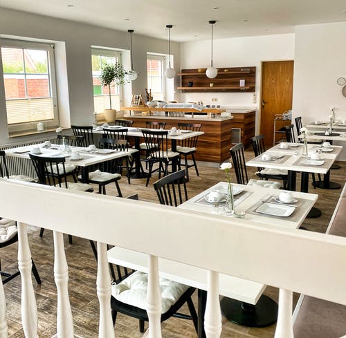 有关内部, 垂直拍摄, 椅子的免费素材图片