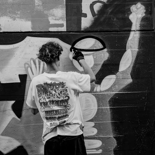 有关单色, 喷漆, 垂直拍摄的免费素材图片