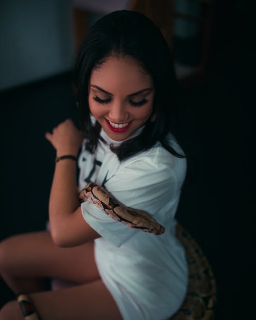 有关动物, 坐, 垂直拍摄的免费素材图片