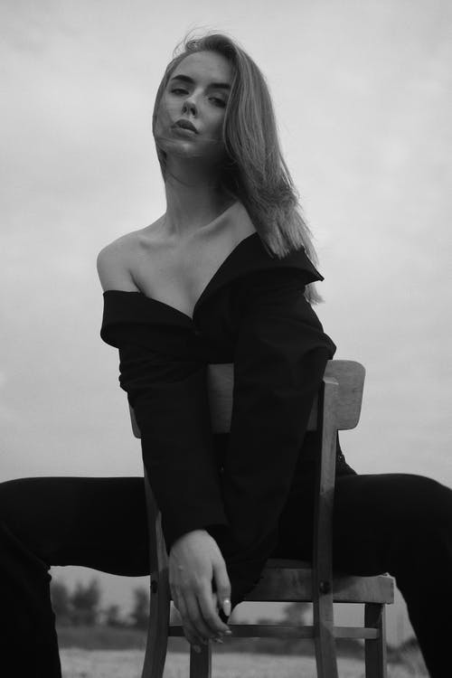 有关坐, 垂直的, 女人的免费素材图片