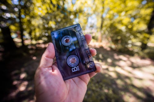 有关卡带, 握住, 模糊的背景的免费素材图片