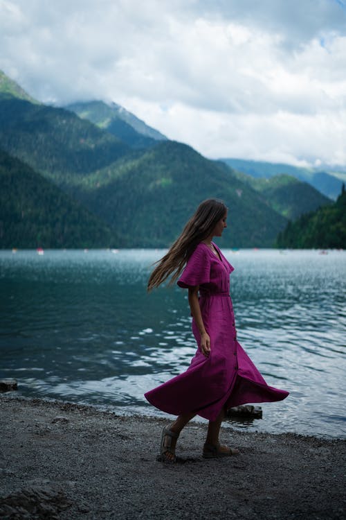 有关垂直拍摄, 女人, 岸边的免费素材图片