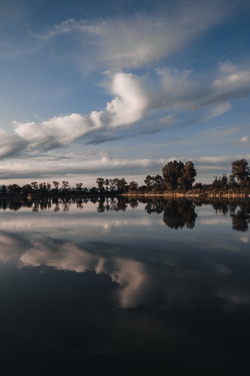 有关垂直拍摄, 平静的水, 平静的免费素材图片