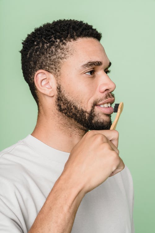 有关t恤, 人, 侧面图的免费素材图片