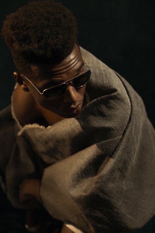 有关人, 垂直拍摄, 墨镜的免费素材图片