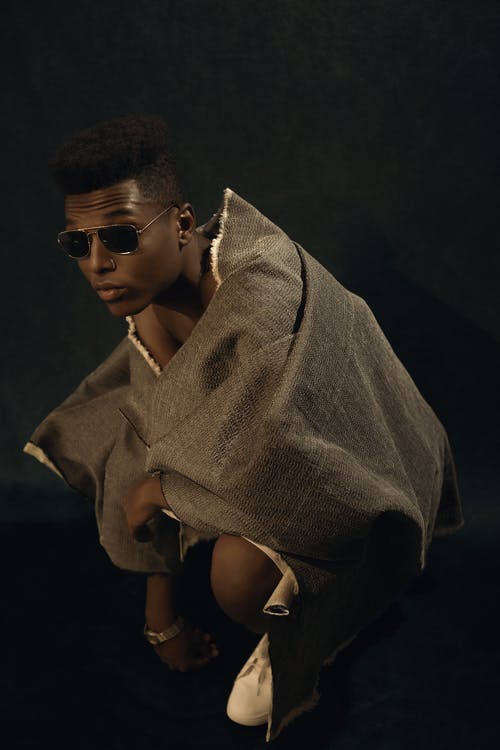 有关人, 垂直拍摄, 墨镜的免费素材图片