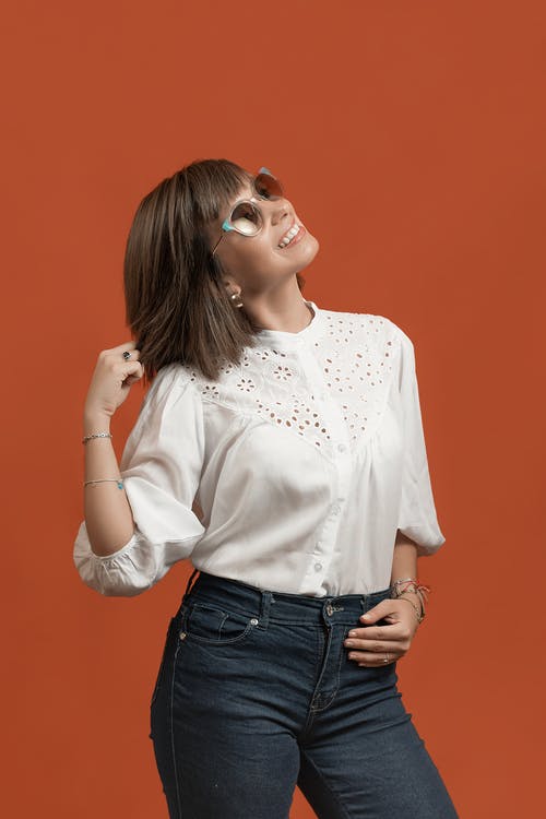 有关垂直拍摄, 墨镜, 女人的免费素材图片