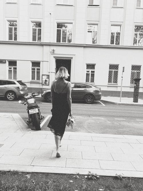 有关人行道, 单色, 垂直拍摄的免费素材图片