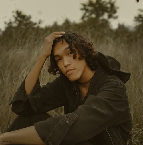 有关人, 卷发, 摆姿势的免费素材图片