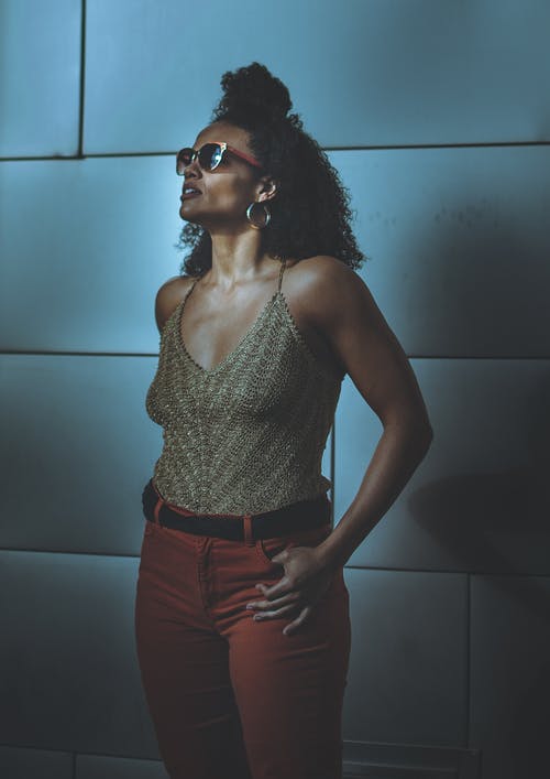 有关垂直拍摄, 墨镜, 女人的免费素材图片