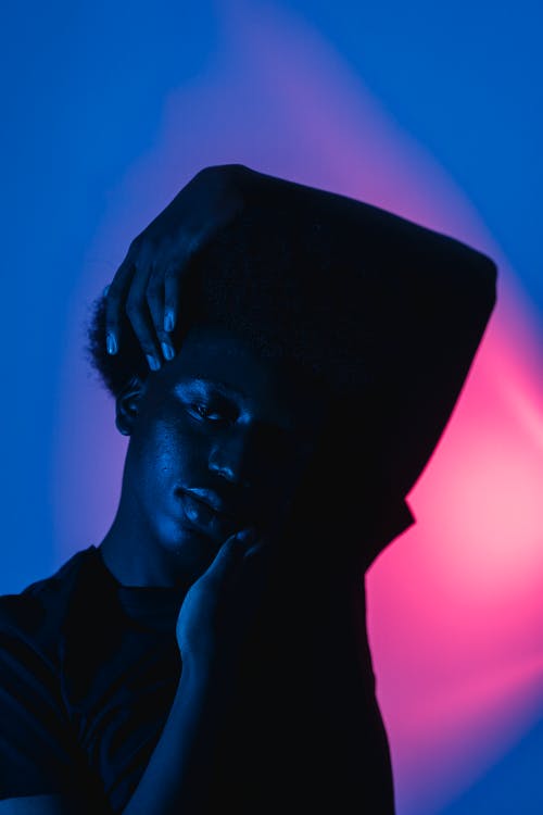 有关圆领t恤, 垂直拍摄, 年轻的免费素材图片