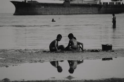 有关儿童, 半裸, 反射的免费素材图片