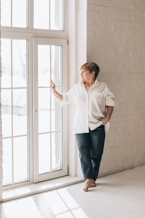 有关天, 女人, 室内的免费素材图片