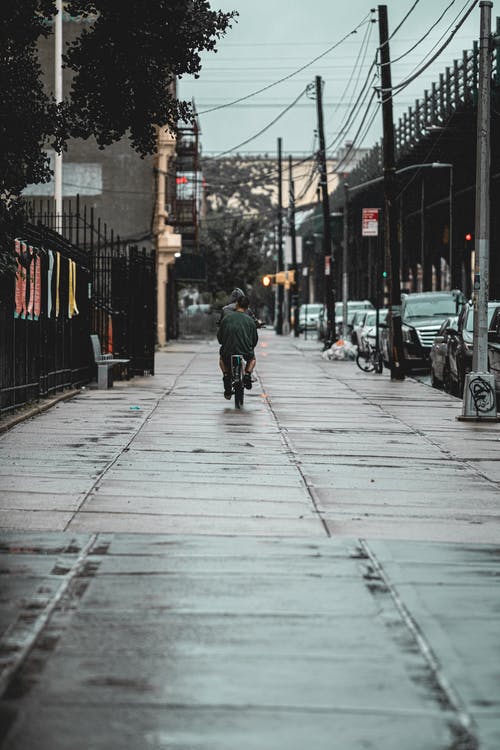 有关人行道, 垂直拍摄, 摩托车的免费素材图片