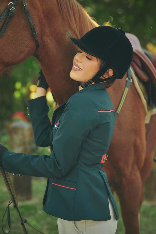 有关垂直拍摄, 女人, 微笑的免费素材图片