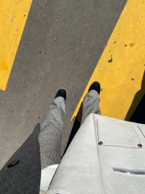 有关看法, 长裤, 鞋的免费素材图片