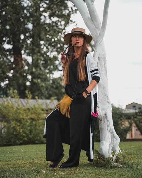 有关咖啡色頭髮的女人, 垂直拍摄, 女人的免费素材图片